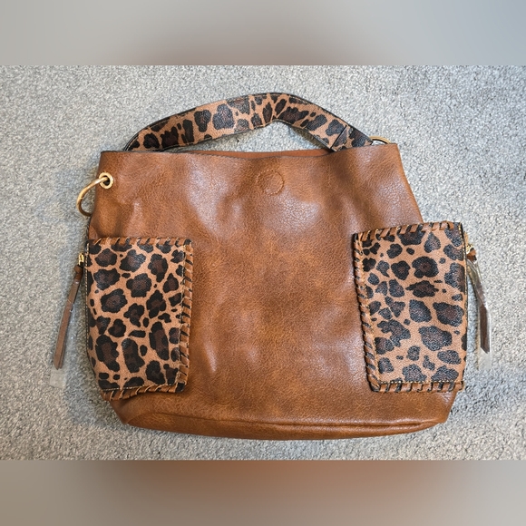 Faux Leather Animal Print Roomy Trendy Stylish Great Condition Shoulder Bag - Picture 2 of 10